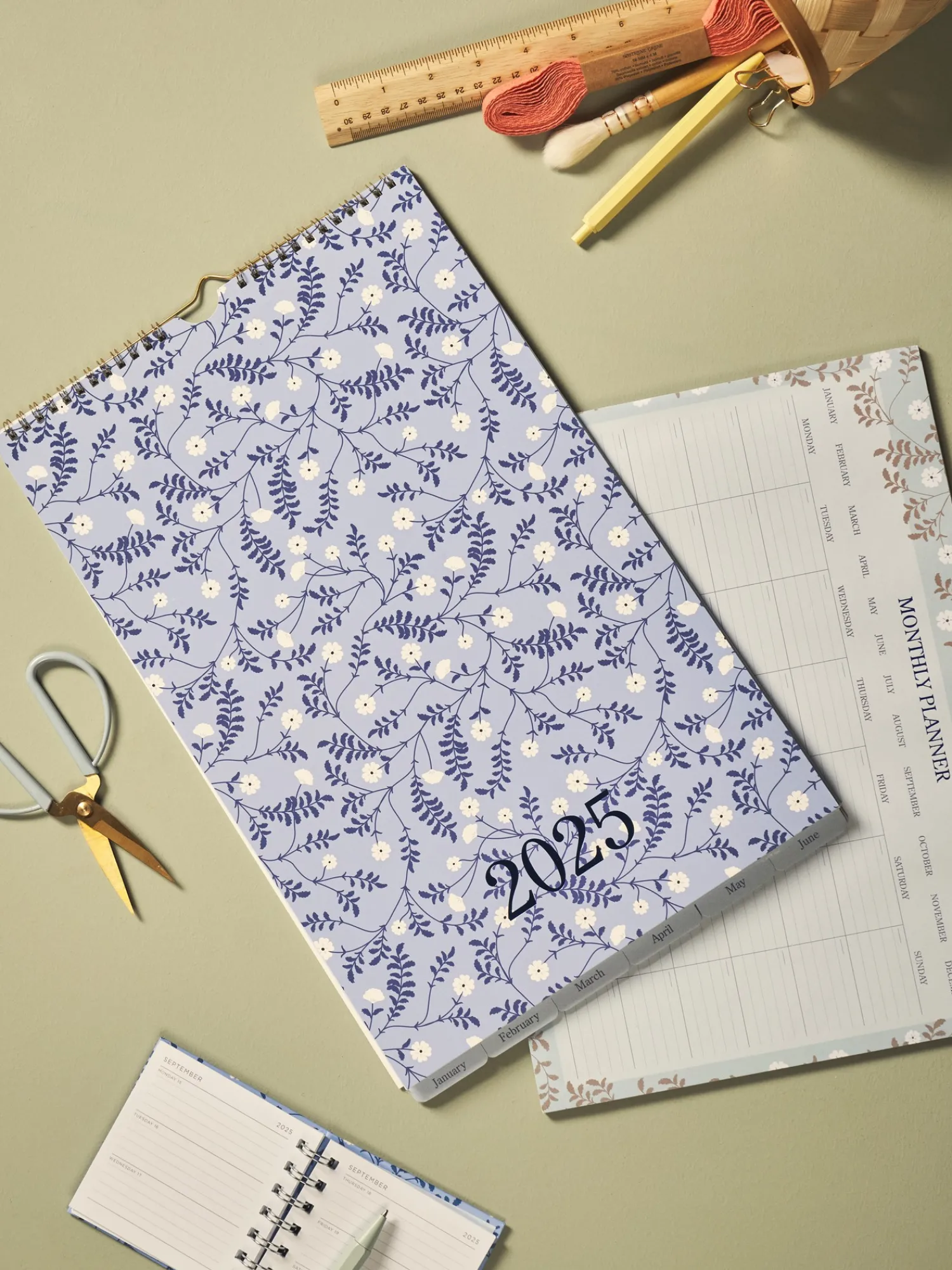 Søstrene Grene Papirvarer^Familiekalender 2025