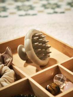 Søstrene Grene På Farten^Hovedbundsbørste