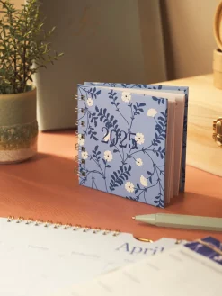 Søstrene Grene Papirvarer^Mini-spiralkalender 2025